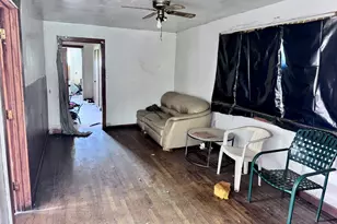 10540 S Lafayette Ave, Chicago, IL 60628 - Photo 12