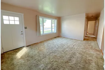 703 Iowa Avenue, Streator, IL 61364 - Photo 2