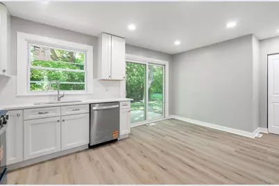 92-88 N Airlite Street, Elgin, IL 60123 - Photo 8