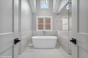 3302 N Hoyne Ave, Chicago, IL 60618 - Photo 12