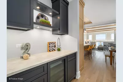 3302 N Hoyne Avenue, Chicago, IL 60618 - Photo 4