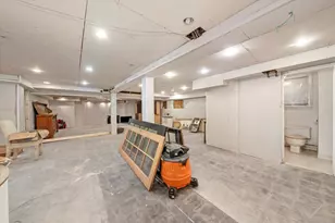 6858 Riverside Dr, Berwyn, IL 60402 - Photo 28