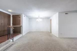 8216 Mulberry Ct, Palos Hills, IL 60465 - Photo 2