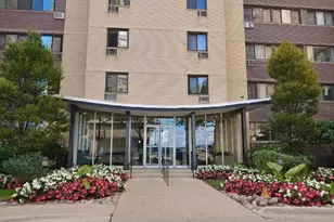 6300 N Sheridan Rd, Chicago, IL 60660 - Photo 1