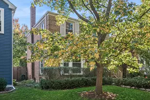 1811 Laurel Ave, Evanston, IL 60201 - Photo 2