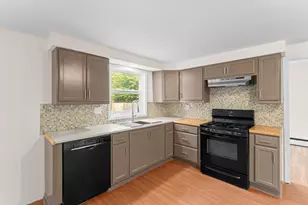 1038 Indiana Ave, Waukegan, IL 60085 - Photo 10