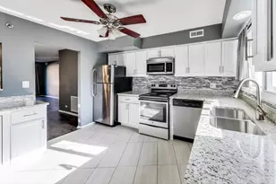 4170 Cove Ln, Glenview, IL 60025 - Photo 10