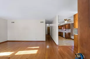 1105 S Kinch St, Urbana, IL 61802 - Photo 4