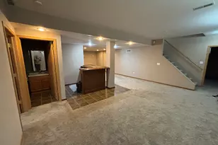 702 Plum St, Dekalb, IL 60115 - Photo 10