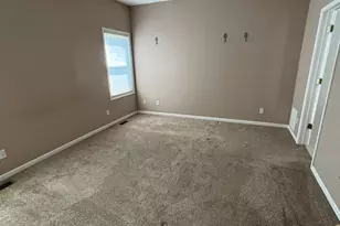 702 Plum St, Dekalb, IL 60115 - Photo 12