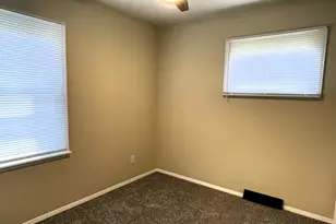 501 University Ave, Bloomington, IL 61701 - Photo 6