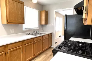 501 University Ave, Bloomington, IL 61701 - Photo 2