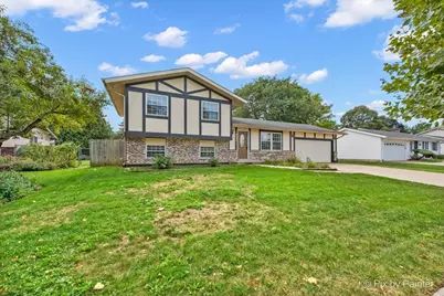 5011 Sandburg Drive, McHenry, IL 60050 - Photo 2