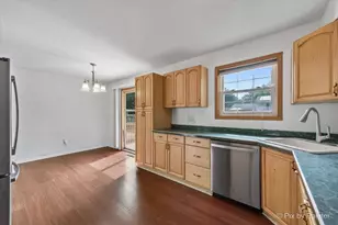 5011 Sandburg Dr, McHenry, IL 60050 - Photo 8