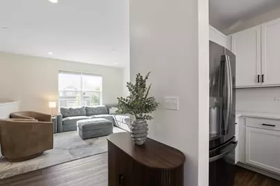 2732 Fieldcrest Drive, Mundelein, IL 60060 - Photo 6