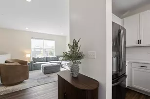 2732 Fieldcrest Dr, Mundelein, IL 60060 - Photo 6