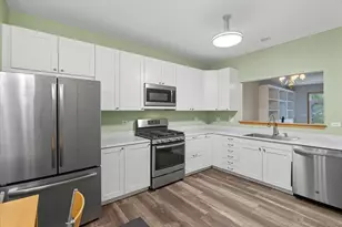 2346 Ashbrook Ln, Grayslake, IL 60030 - Photo 8