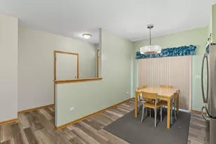 2346 Ashbrook Ln, Grayslake, IL 60030 - Photo 4