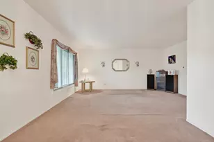 1355 Blair Ln, Hoffman Estates, IL 60169 - Photo 8