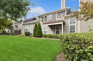 388 E Tall Oaks Ln, Itasca, IL 60143 - Photo 2