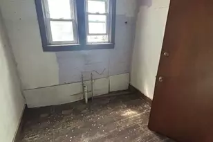 9036 S Houston Ave, Chicago, IL 60617 - Photo 14