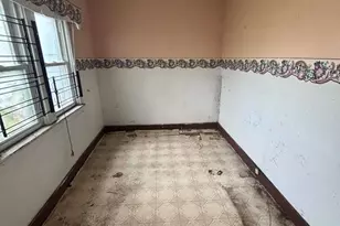 9036 S Houston Ave, Chicago, IL 60617 - Photo 12