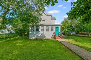 322 N Guthrie St, Gibson City, IL 60936 - Photo 2