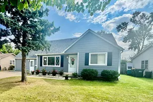 6737 104th Pl, Chicago Ridge, IL 60415 - Photo 1