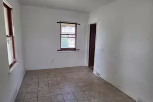 719 Greenbay Ave, Calumet City, IL 60409 - Photo 2