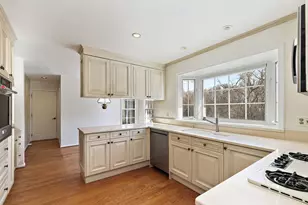 43 Ravenscraig Ln, Inverness, IL 60067 - Photo 8