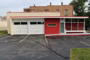 129 E South St, Woodstock, IL 60098 - Photo 1