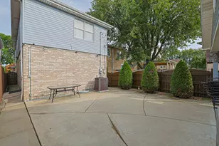 5326 S Nagle Ave, Chicago, IL 60638 - Photo 2