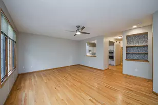 385 Delnor Glen Dr, Saint Charles, IL 60174 - Photo 6