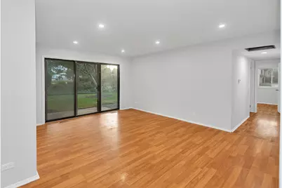 1059 Southbury Lane #D1, Wheeling, IL 60090 - Photo 2