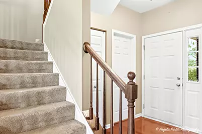 507 Legend Lane, McHenry, IL 60050 - Photo 4