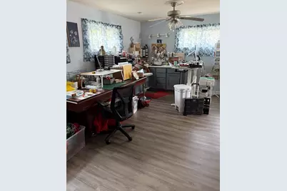 1909 W Laurel Street, Freeport, IL 61032 - Photo 6