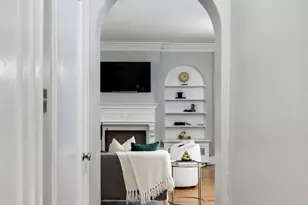 2726 N Pine Grove Ave, Chicago, IL 60614 - Photo 16