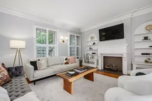 2726 N Pine Grove Ave, Chicago, IL 60614 - Photo 4