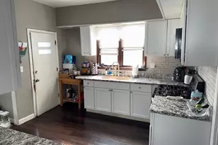 574 S Lasalle St, Aurora, IL 60505 - Photo 10