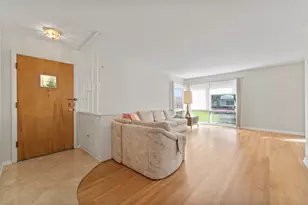 8616 N Oleander Ave, Niles, IL 60714 - Photo 2