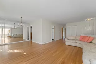 8616 N Oleander Ave, Niles, IL 60714 - Photo 4