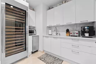 11 E Walton St, Chicago, IL 60611 - Photo 24