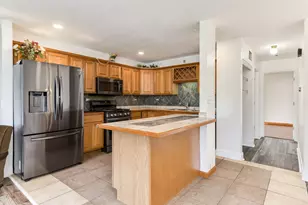 214 Far Hills Dr, Bolingbrook, IL 60440 - Photo 10