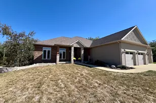 2112 Slade Ln, Mahomet, IL 61853 - Photo 4