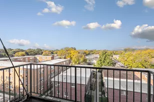 2451 W Howard St, Chicago, IL 60645 - Photo 6