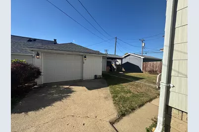 219 S Jackson Street, Clifton, IL 61727 - Photo 4