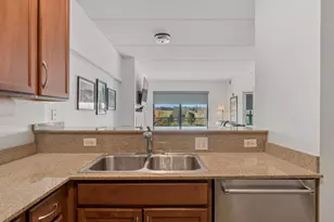 6420 Double Eagle Dr, Woodridge, IL 60517 - Photo 6