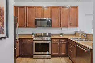 6420 Double Eagle Dr, Woodridge, IL 60517 - Photo 4