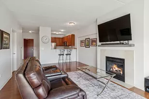 6420 Double Eagle Dr, Woodridge, IL 60517 - Photo 10