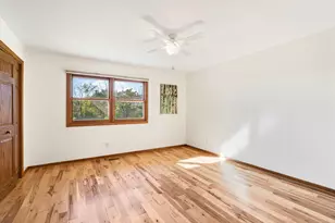 10201 Fox Bluff Ln, Spring Grove, IL 60081 - Photo 12